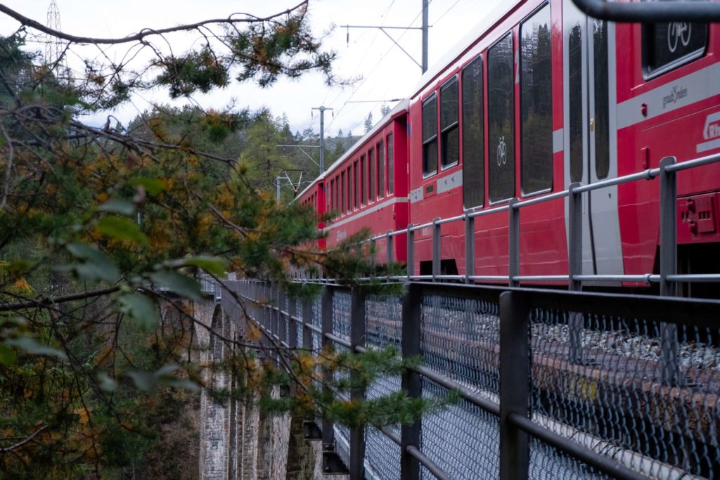 A train passing over the Wiesenerviadukt 2 on the Glacier Express