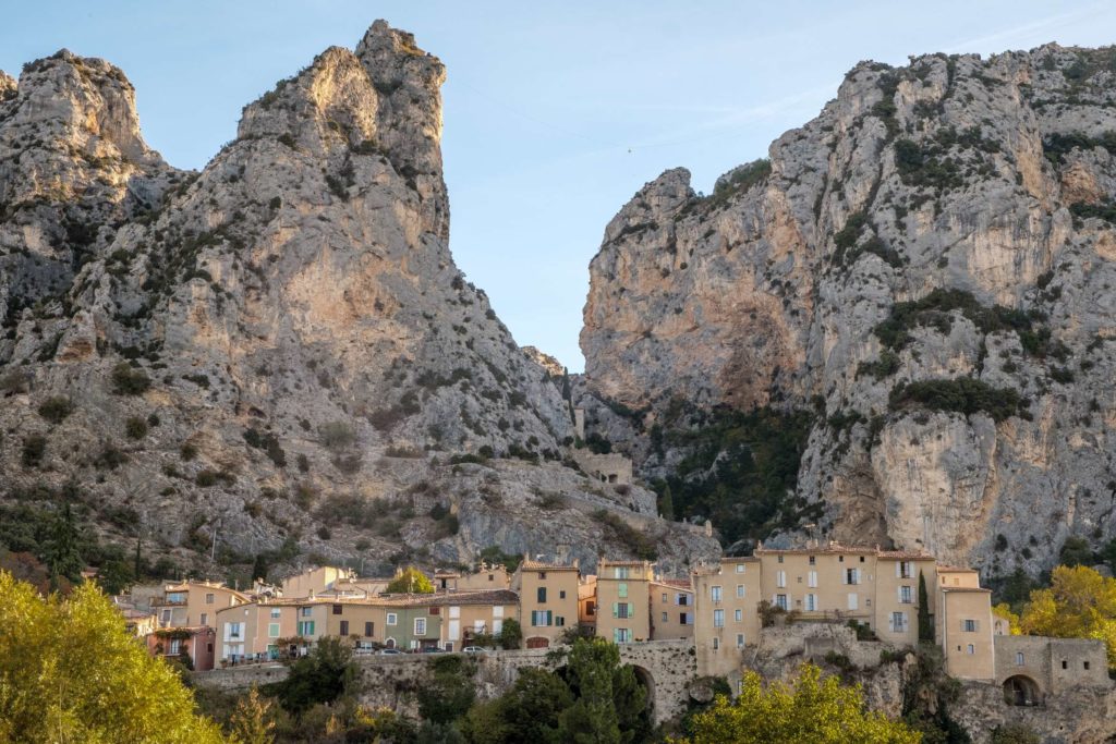 Moustiers-Sainte-Marie with mountains behind