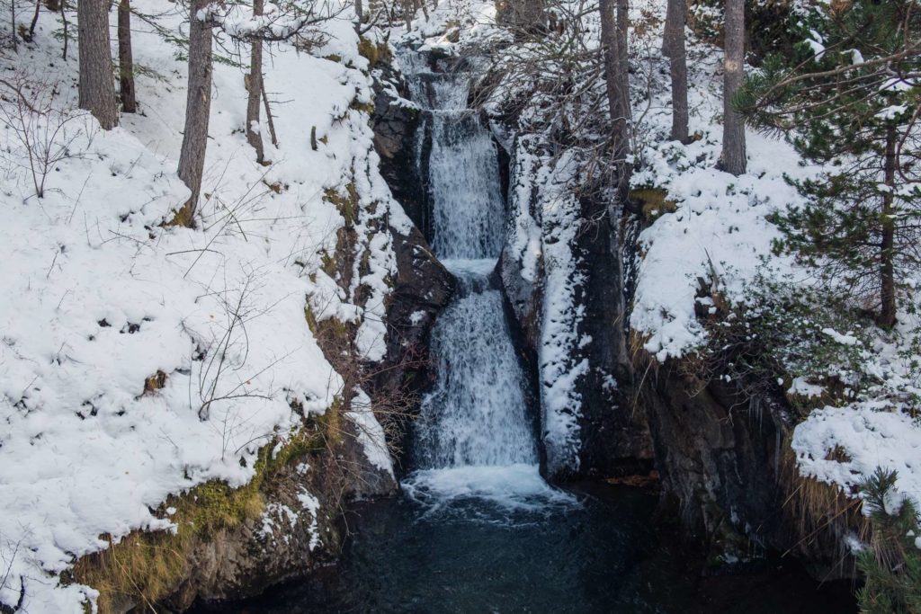 Small snowy layered waterfall near Espot