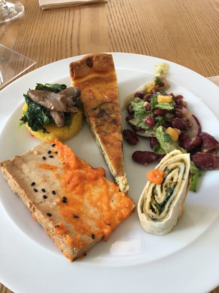 daTerra Baix vegan buffet plate