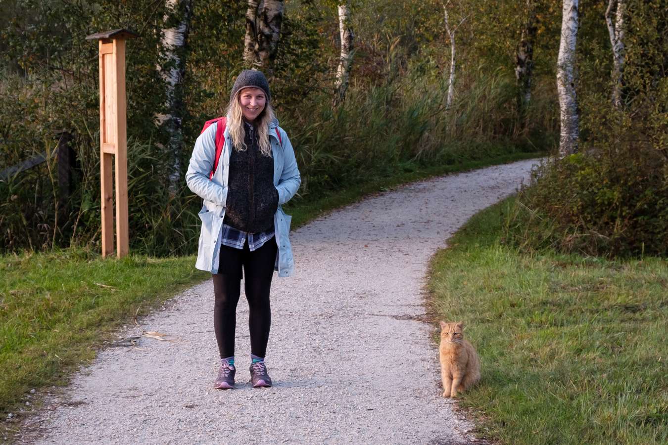Caroline standing side by side with the cat who walked around Wolfgangsee with us