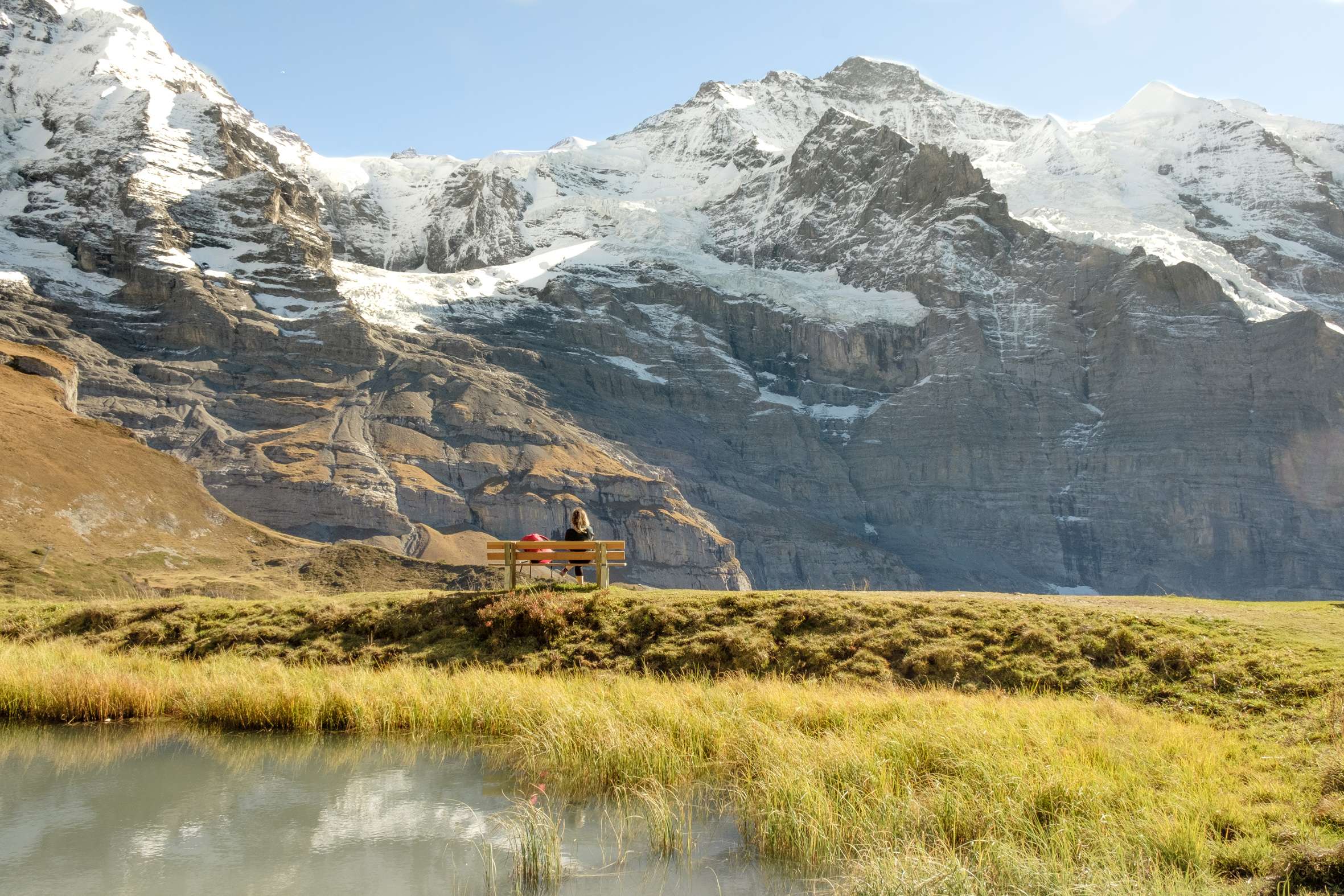 A small lake on the walk from Kleine Scheidegg to Wengen with tall mountains in background