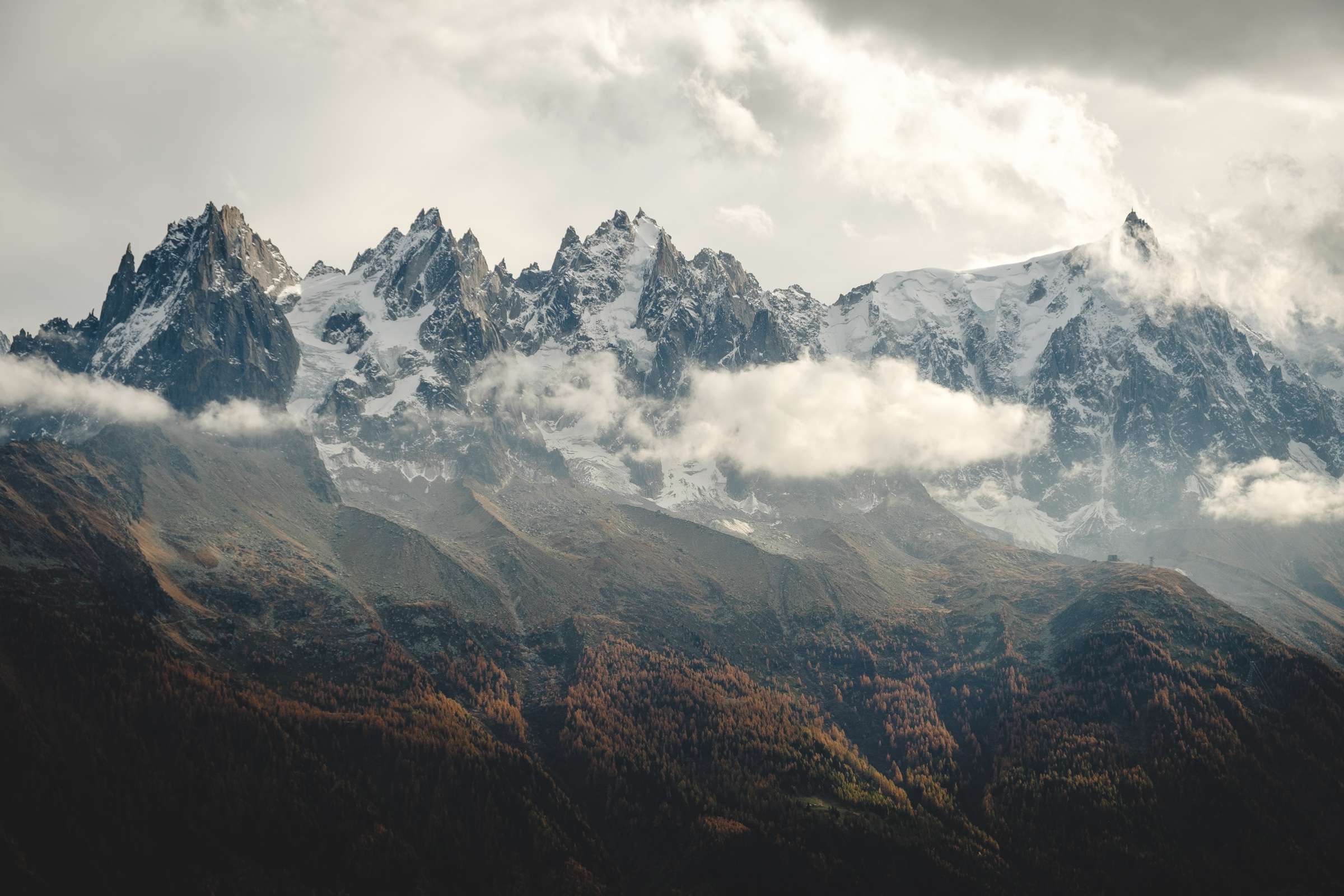 Cloudy sky with lots of peaks