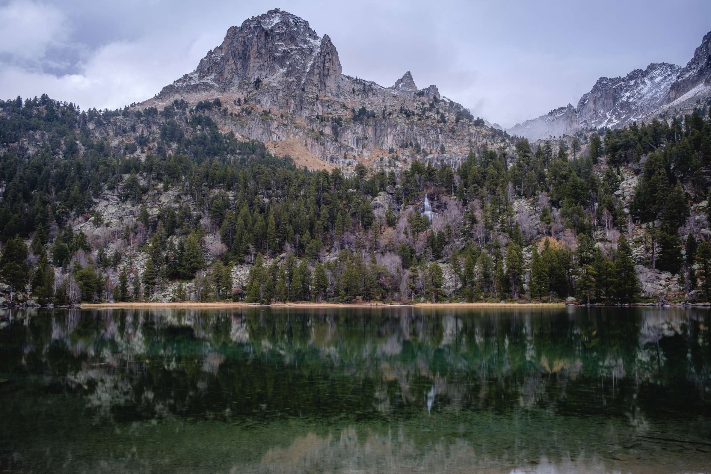 Green lake Ratera with waterfall falling in to it