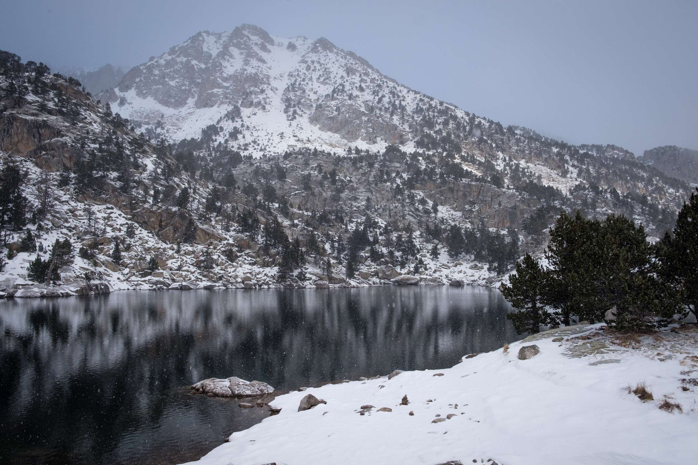 Snowing at Lake Trullo in the morning