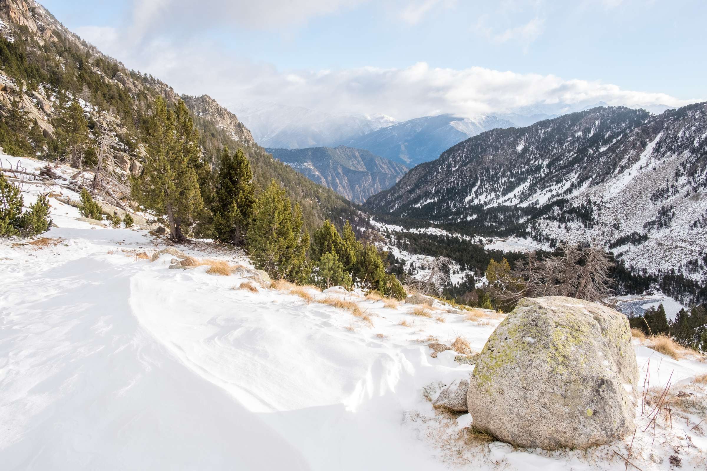 The snowy path back down to Espot