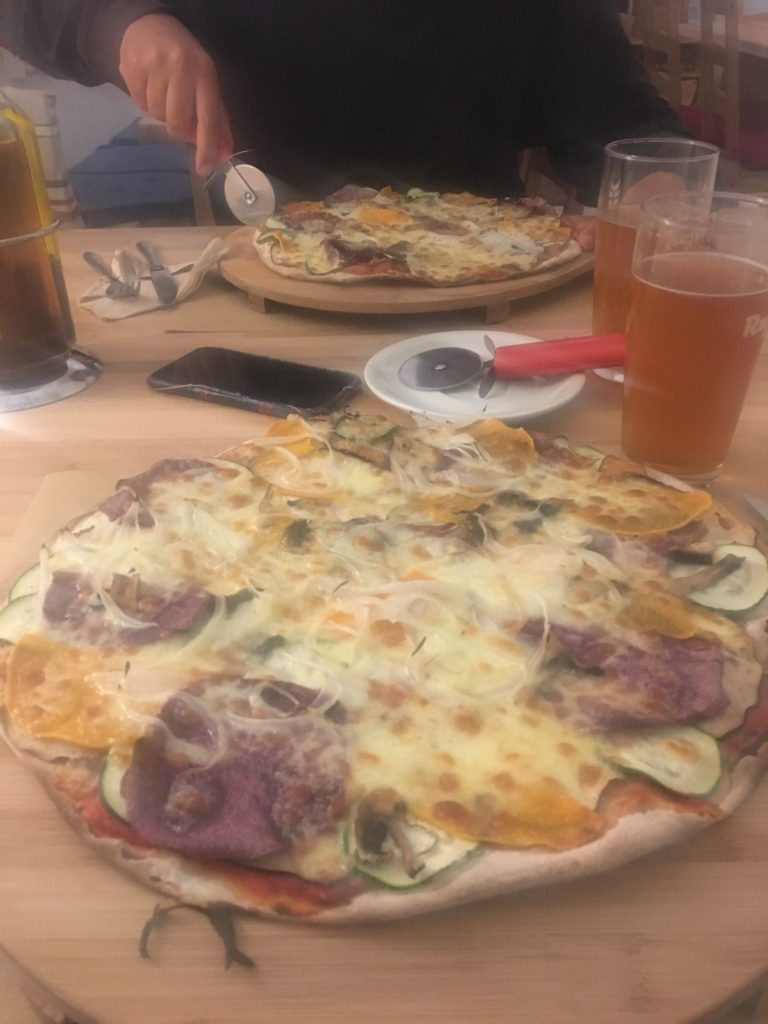 Blurry picture of Olot pizza