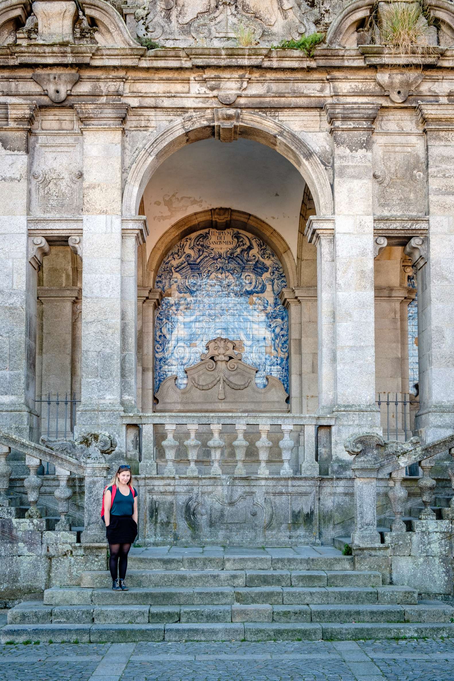 Caroline next to Sé do Porto