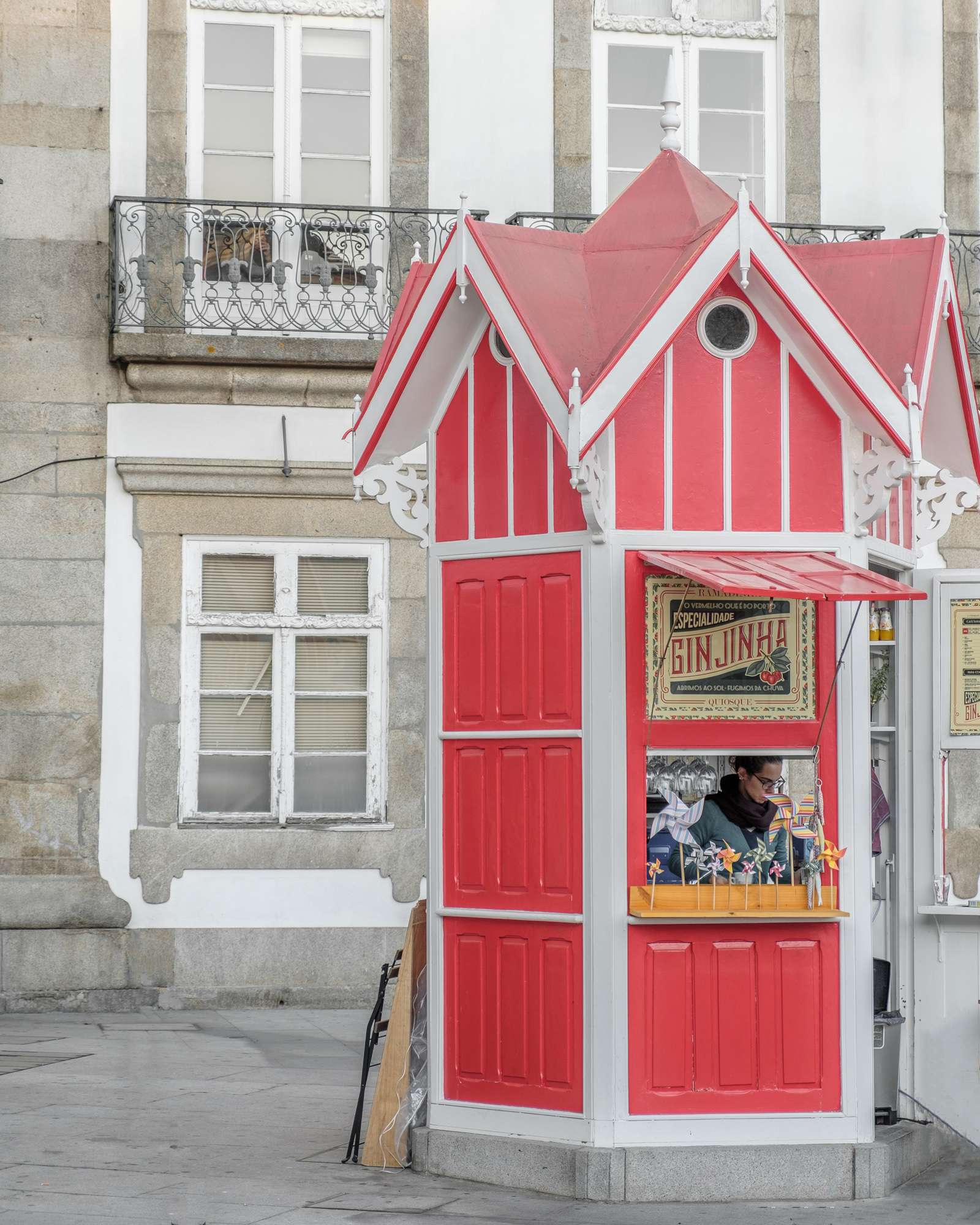 Cute red drinks stand in Porto