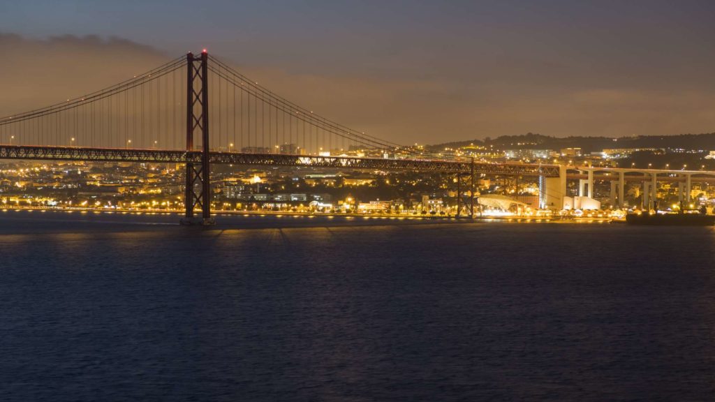 25th April bridge at night