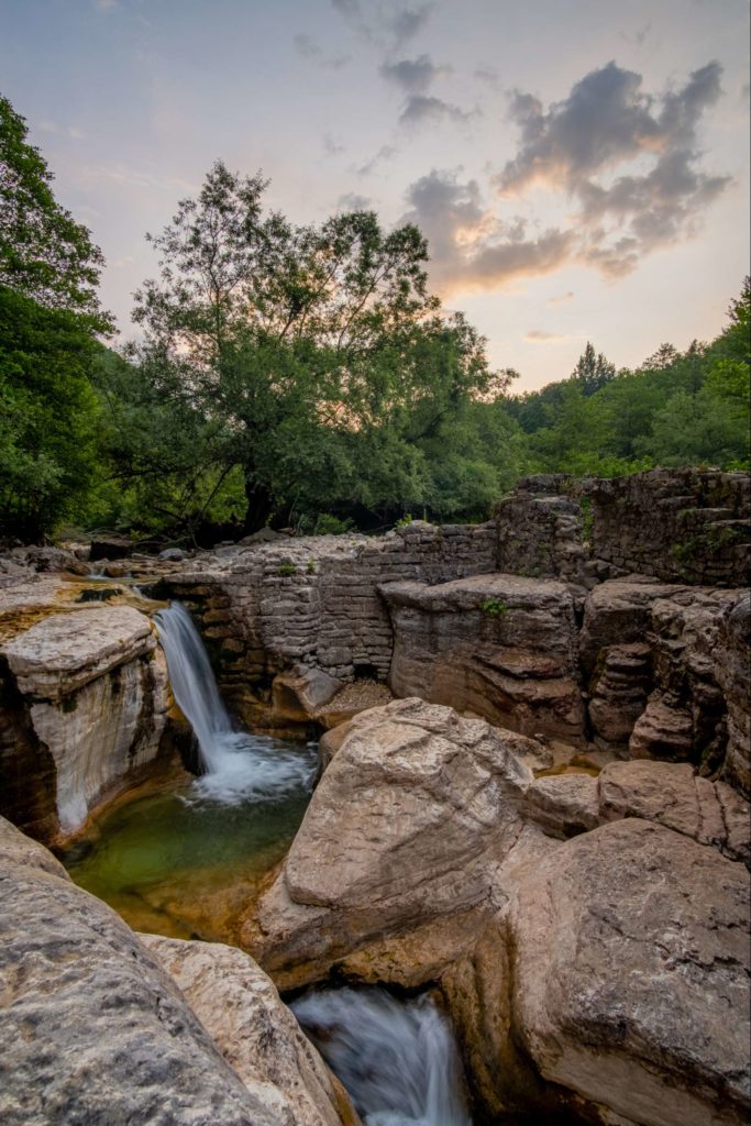 Small waterfall and rock formations behind Kinchkha waterfall