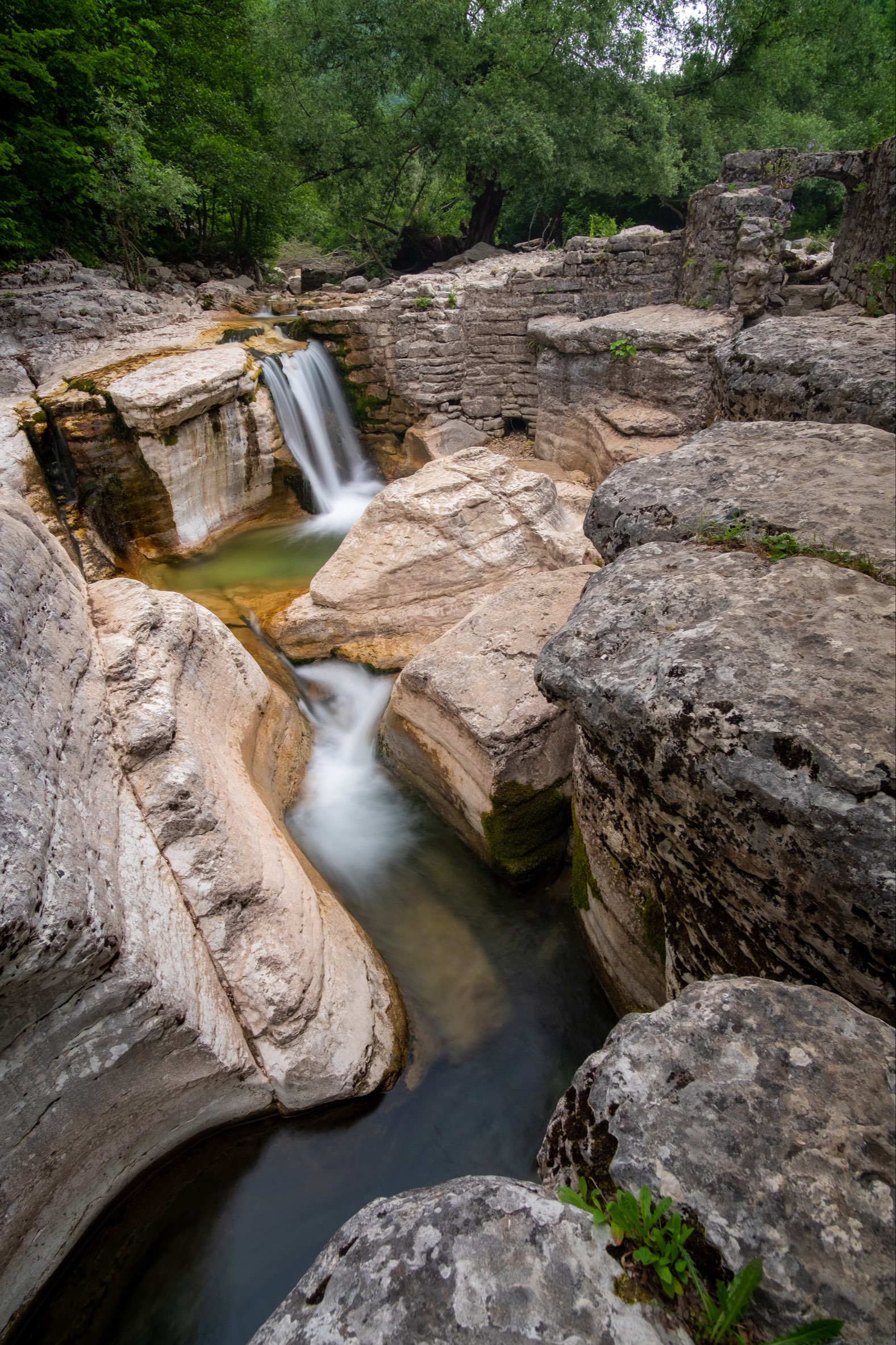 Kinchkha pools canyon and waterfall