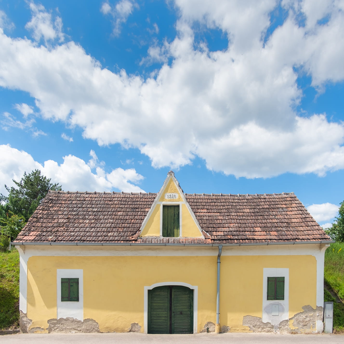 Cute pastel yellow wine pressing house in Furth bei Göttweig