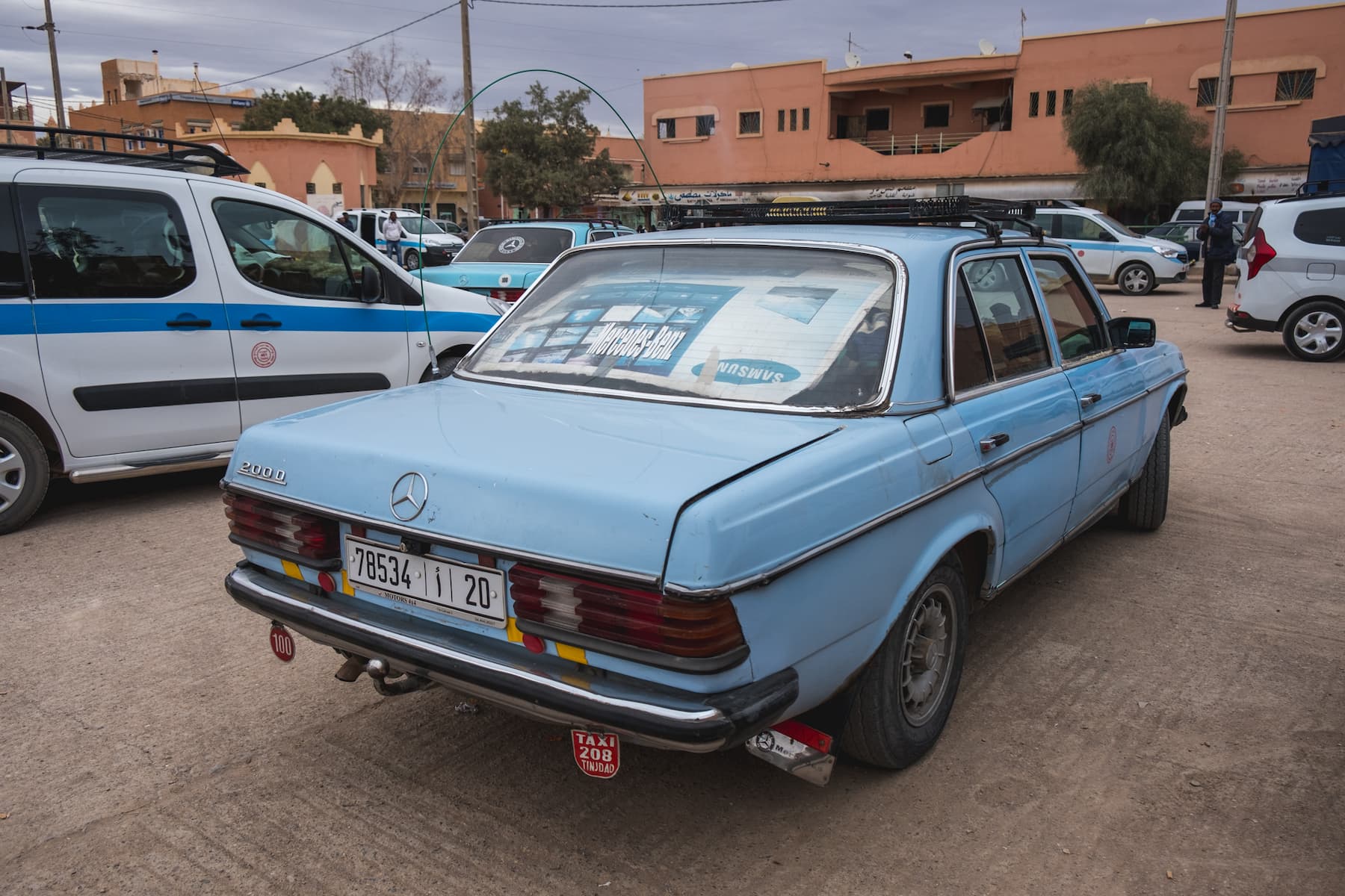 Grand taxi in Tinejdad on the way to Tinghir