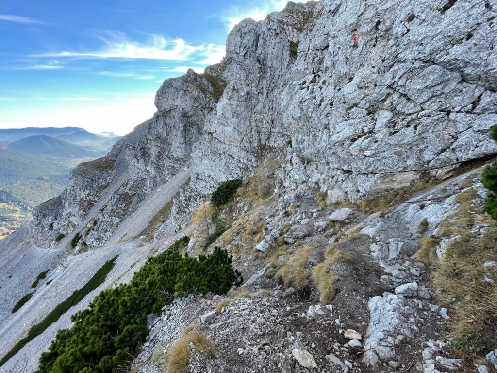 Fadensteig trail with steep scree slopes