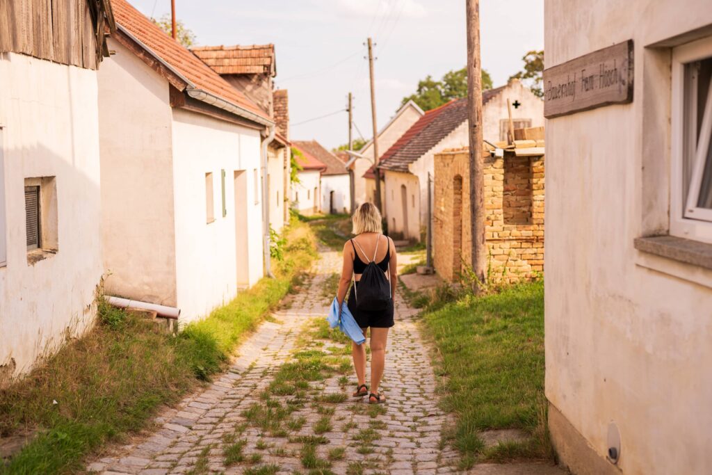 Caroline walking down Boindlfeld Kellergasse in Pillichsdorf